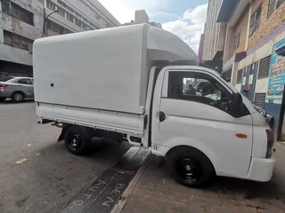 2006 Hyundai H100 Bakkie 2.6D Chassis Cab, White with 89000km available now!