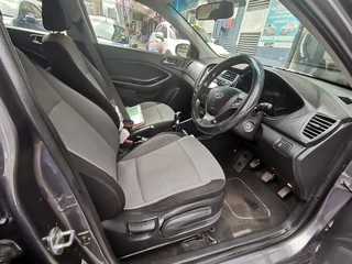 2016 Hyundai i20 1.4 Fluid, Grey with 75000km available now!