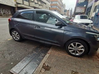 2016 Hyundai i20 1.4 Fluid, Grey with 75000km available now!
