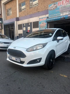 2013 Ford Fiesta 1.0 EcoBoost Ambiente, White with 105000km available now!
