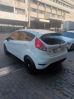 2013 Ford Fiesta 1.0 EcoBoost Ambiente, White with 105000km available now!