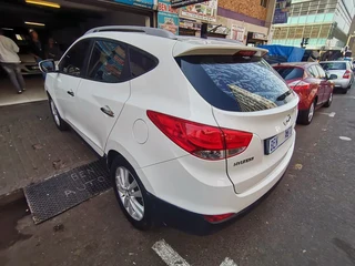 2012 Hyundai ix35 2.0 GL 4x2, White with 90000km available now!
