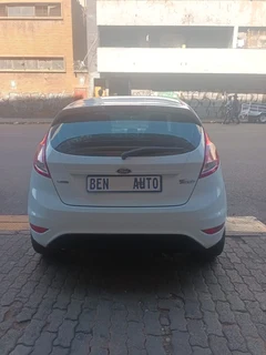 2013 Ford Fiesta 1.0 EcoBoost Ambiente, White with 105000km available now!