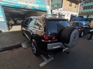 2010 Volkswagen Touareg 5.0 V10 TDI Tiptronic, Black with 107000km available now!
