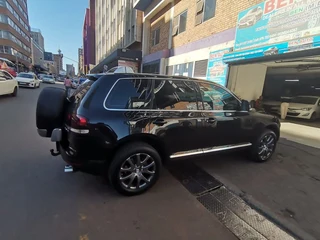 2010 Volkswagen Touareg 5.0 V10 TDI Tiptronic, Black with 107000km available now!