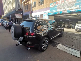 2010 Volkswagen Touareg 5.0 V10 TDI Tiptronic, Black with 107000km available now!