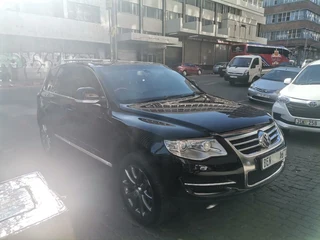 2010 Volkswagen Touareg 5.0 V10 TDI Tiptronic, Black with 107000km available now!