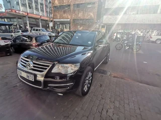 2010 Volkswagen Touareg 5.0 V10 TDI Tiptronic, Black with 107000km available now!