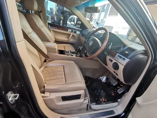 2010 Volkswagen Touareg 5.0 V10 TDI Tiptronic, Black with 107000km available now!