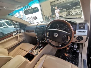 2010 Volkswagen Touareg 5.0 V10 TDI Tiptronic, Black with 107000km available now!