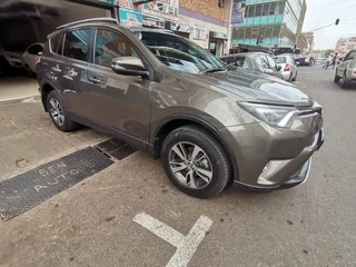 2017 Toyota RAV4 2.0 GX 4x4 AT, Green with 81000km available now!