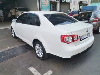 2011 Volkswagen Jetta 1.4 TSI Trendline, White with 98999km available now!