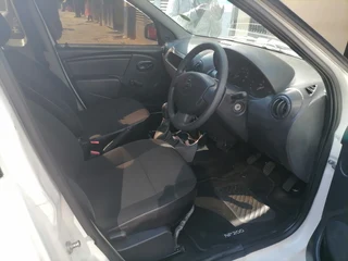 2017 Nissan NP200 1.6 8V A/C, White with 76000km available now!