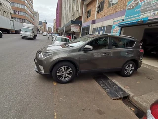 2017 Toyota RAV4 2.0 GX 4x4 AT, Green with 81000km available now!