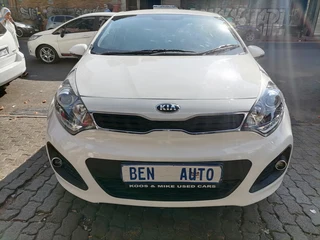 2015 Kia Rio 1.4 5-Door, White with 76000km available now!