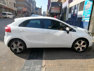 2015 Kia Rio 1.4 5-Door, White with 76000km available now!