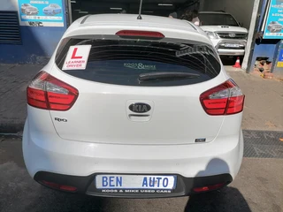 2015 Kia Rio 1.4 5-Door, White with 76000km available now!