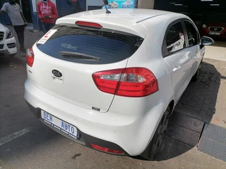 2015 Kia Rio 1.4 5-Door, White with 76000km available now!