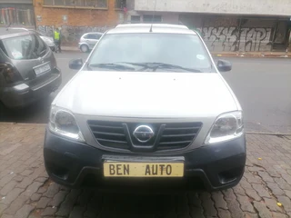 2012 Nissan NP200 1.6 S 16V, White with 155000km available now!
