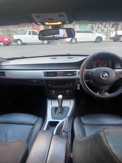2010 BMW 320d M Sport, White with 98000km available now!