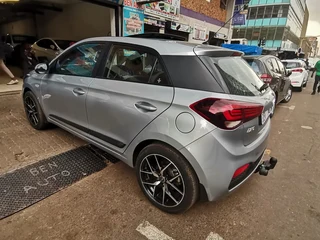 2019 Hyundai i20 1.2 Fluid, Silver with 80000km available now!