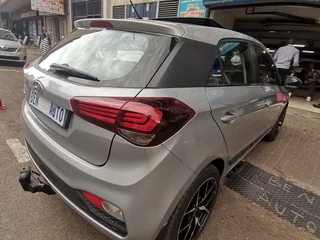 2019 Hyundai i20 1.2 Fluid, Silver with 80000km available now!