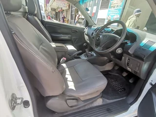 2014 Toyota Hilux 2.5 D-4D, White with 107000km available now!