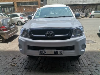 2010 Toyota Hilux 2.5 D-4D, White with 107000km available now!