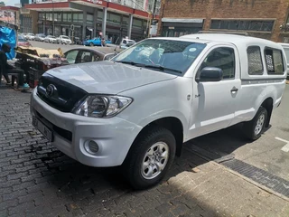 2010 Toyota Hilux 2.5 D-4D, White with 107000km available now!