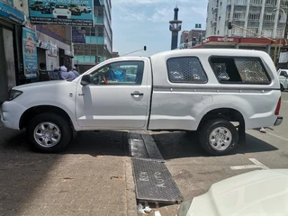 2010 Toyota Hilux 2.5 D-4D, White with 107000km available now!