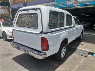 2010 Toyota Hilux 2.5 D-4D, White with 107000km available now!
