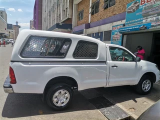 2010 Toyota Hilux 2.5 D-4D, White with 107000km available now!