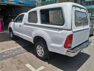 2010 Toyota Hilux 2.5 D-4D, White with 107000km available now!