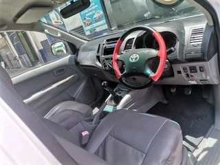 2010 Toyota Hilux 2.5 D-4D, White with 107000km available now!