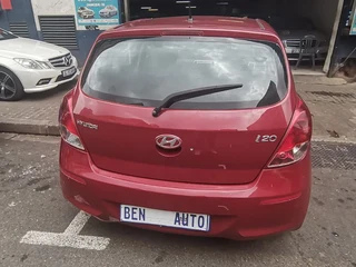 2014 Hyundai i20 1.4 Fluid, Burgundy with 70000km available now!