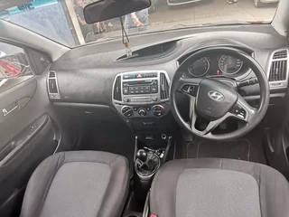 2014 Hyundai i20 1.4 Fluid, Burgundy with 70000km available now!