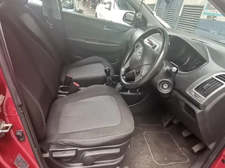 2014 Hyundai i20 1.4 Fluid, Burgundy with 70000km available now!