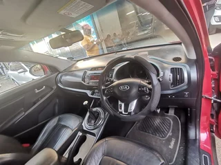 2012 Kia Sportage 2.0, Burgundy with 102000km available now!