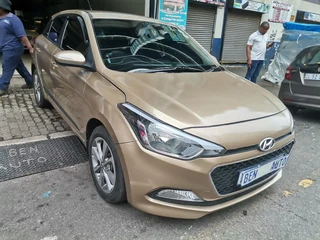 2015 Hyundai i20 1.4 Fluid AT, Gold with 98000km available now!