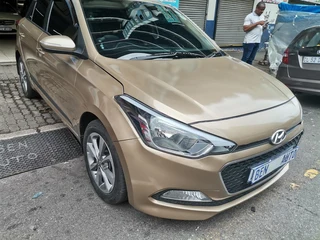 2015 Hyundai i20 1.4 Fluid AT, Gold with 98000km available now!