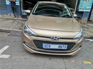 2015 Hyundai i20 1.4 Fluid AT, Gold with 98000km available now!