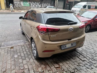 2015 Hyundai i20 1.4 Fluid AT, Gold with 98000km available now!