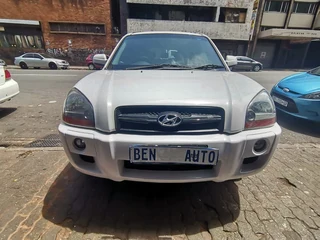 2010 Hyundai Tucson 2.0 Premium, White with 107000km available now!