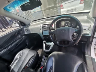 2010 Hyundai Tucson 2.0 Premium, White with 107000km available now!