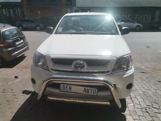 2009 Toyota Hilux 3.0 D-4D 4x4 Raider, White with 105000km available now!