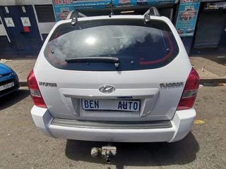 2010 Hyundai Tucson 2.0 Premium, White with 107000km available now!