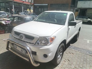 2009 Toyota Hilux 3.0 D-4D 4x4 Raider, White with 105000km available now!