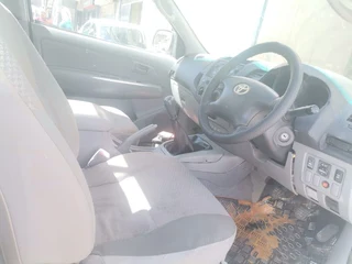 2009 Toyota Hilux 3.0 D-4D 4x4 Raider, White with 105000km available now!