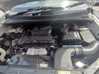 2010 Hyundai Tucson 2.0 Premium, White with 107000km available now!