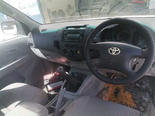 2009 Toyota Hilux 3.0 D-4D 4x4 Raider, White with 105000km available now!